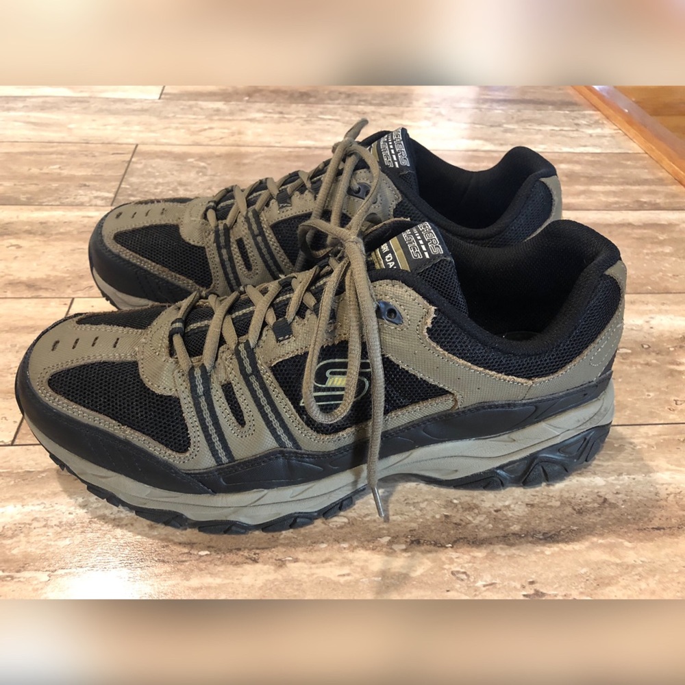 Men’s Skechers Memory Foam Sneakers Size 12